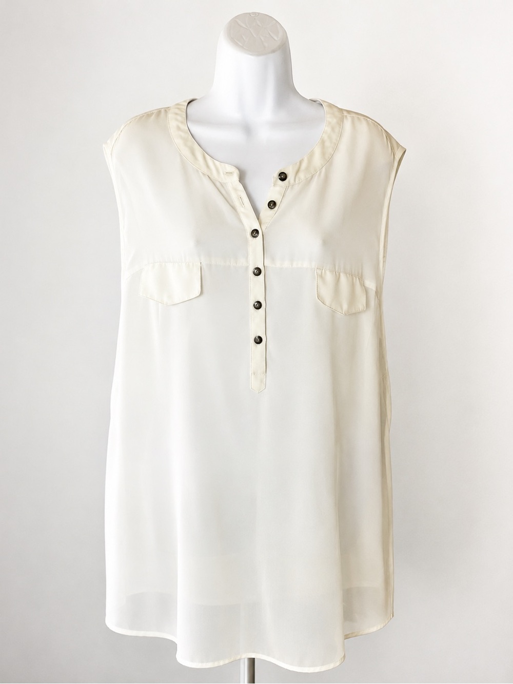 Torrid Womens 5 5X Ivory Sleeveless Henley High Low Tunic Blouse Semi Sheer